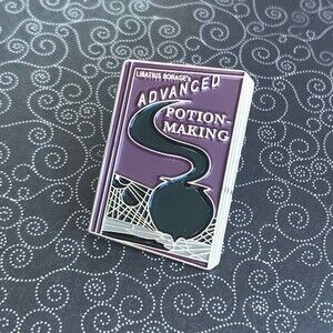 HARRY POTTER Advanced Potion Making Textbook Collectible Enamel Pin 1109x3